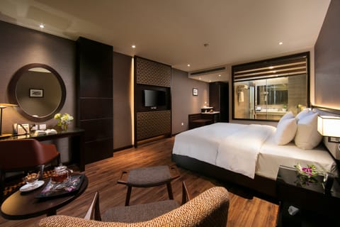 Premium Room | 1 bedroom, premium bedding, minibar, in-room safe
