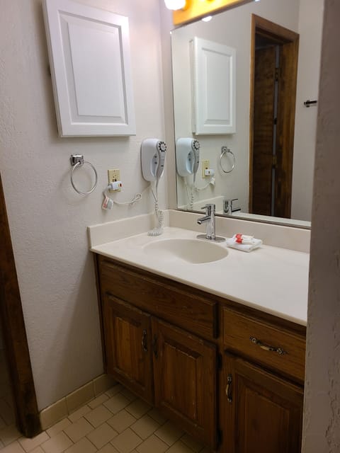 Apartment, 1 King Bed, Non Smoking | Bathroom | Combined shower/tub, free toiletries, hair dryer, towels