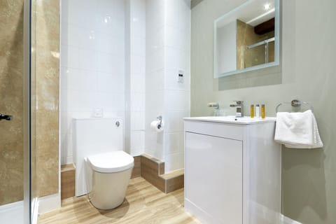 Superior Double or Twin Room, 1 Bedroom | Bathroom | Free toiletries, hair dryer, towels