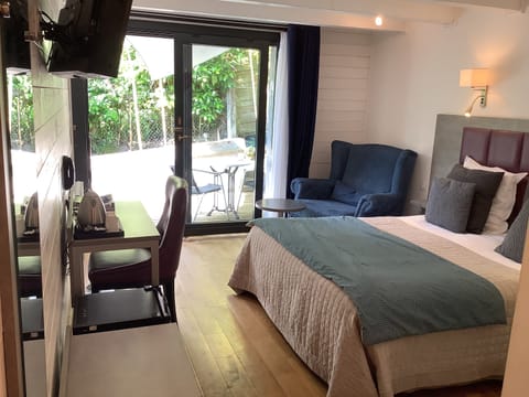 Comfort Double Room | Individually decorated, desk, free WiFi, bed sheets