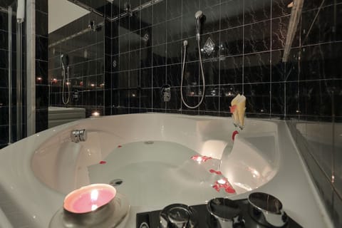 Superior Double or Twin Room, Jetted Tub | Jetted tub