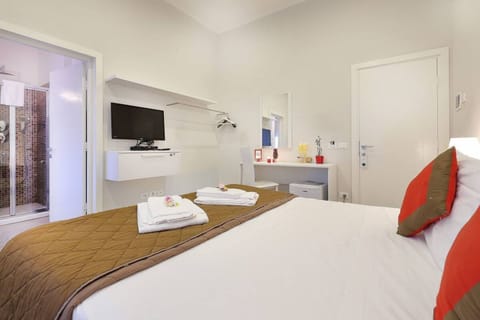 Minibar, in-room safe, individually decorated, individually furnished