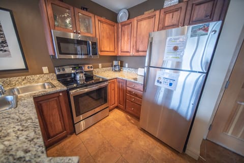 Signature Condo, 1 Bedroom, Balcony, Courtyard View (Silver Mill 8283) | Private kitchen | Fridge, microwave, coffee/tea maker, toaster