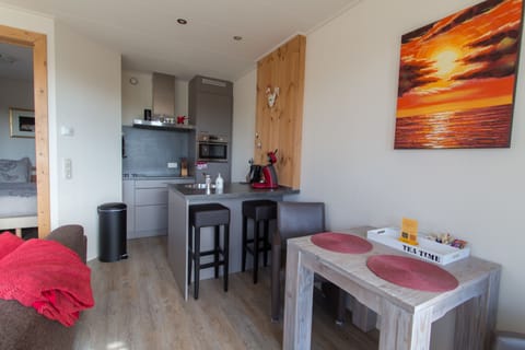 Apartment, 1 Bedroom | In-room dining