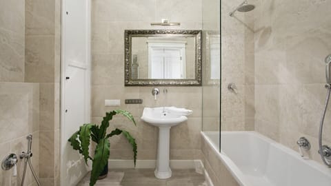 Apartment | Bathroom | Combined shower/tub, hair dryer, towels