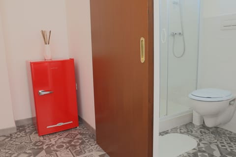 Comfort Room | Bathroom | Shower, rainfall showerhead, free toiletries, hair dryer