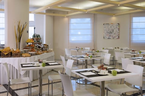 Daily buffet breakfast (EUR 6 per person)