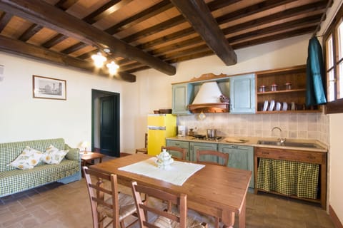 Full-size fridge, microwave, stovetop, dishwasher