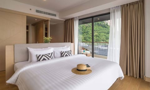 Deluxe Seaview with Outdoor Bathtub | Premium bedding, minibar, in-room safe, desk