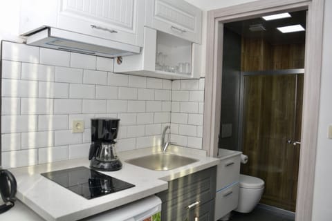 Exclusive Studio | Private kitchen | Fridge, stovetop, electric kettle, cleaning supplies