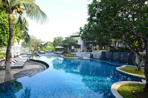 Outdoor pool, sun loungers