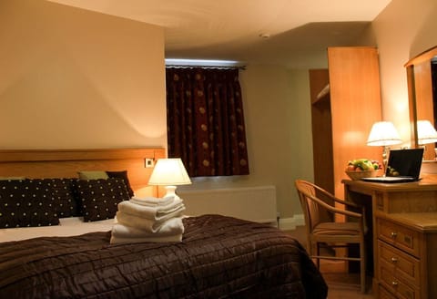 Deluxe Double Room | Iron/ironing board, free WiFi, bed sheets