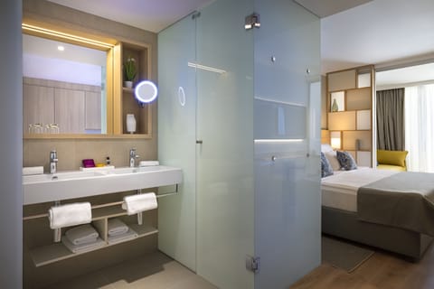 Superior Room for 2+2 | Bathroom | Free toiletries, hair dryer, towels