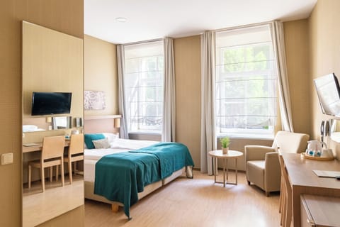 Superior Double or Twin Room | Minibar, in-room safe, desk, blackout drapes