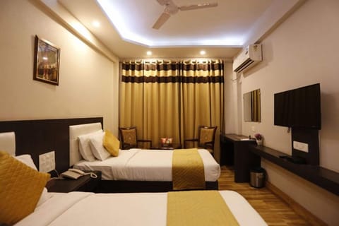 Imperial Room with Balcony Ganga View | Egyptian cotton sheets, premium bedding, in-room safe, desk