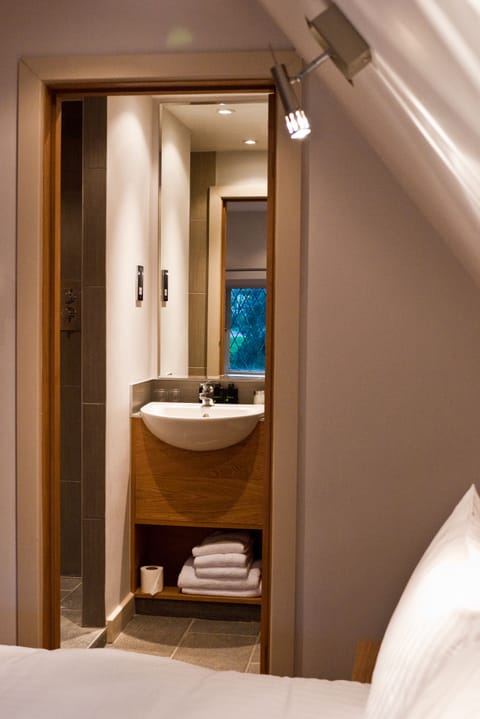 Superior Double Room | Bathroom | Shower, designer toiletries, hair dryer, towels