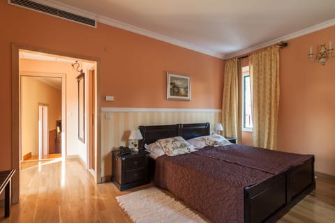 Deluxe Double or Twin Room, Terrace | In-room safe, desk, free WiFi, bed sheets