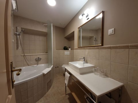 Deluxe Double or Twin Room, Terrace | Bathroom | Combined shower/tub, free toiletries, hair dryer, slippers