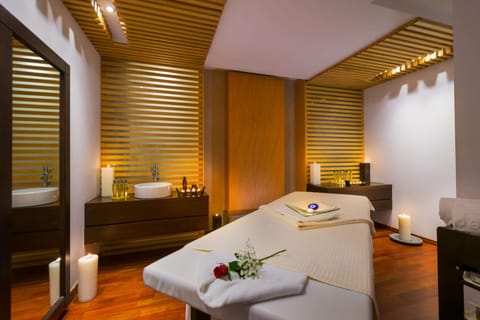 Couples treatment rooms, sauna, spa tub, steam room, Turkish bath