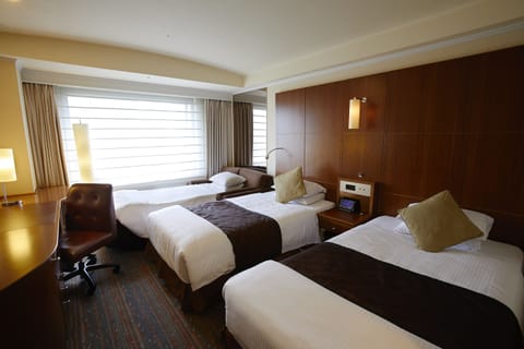 Premium bedding, pillowtop beds, minibar, in-room safe