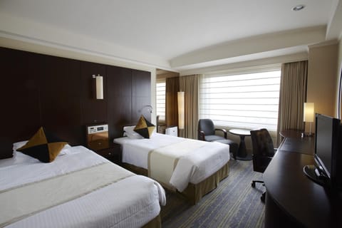 Premium bedding, pillowtop beds, minibar, in-room safe