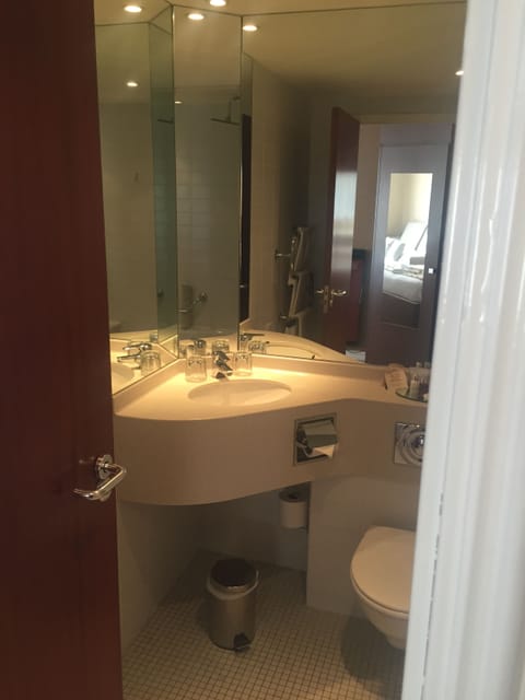 Double or Twin Room | Bathroom | Combined shower/tub, hair dryer, towels