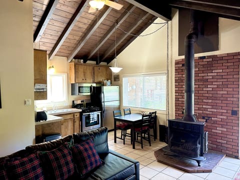 Cozy cabin great location