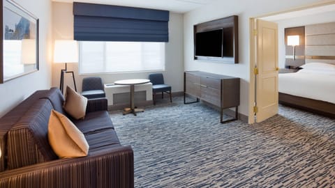 Club Suite, 1 King Bed | Premium bedding, in-room safe, desk, laptop workspace