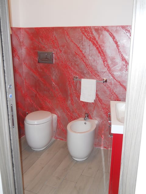 Deluxe Room, Balcony | Bathroom | Shower, free toiletries, hair dryer, bidet