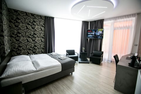 Deluxe Double Room | Premium bedding, minibar, in-room safe, desk