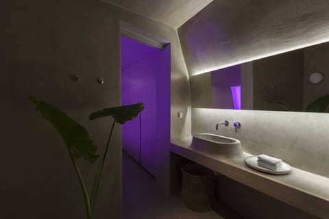 Executive Villa, 2 Bedrooms, Jetted Tub (Cave) | Bathroom sink