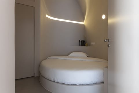 Executive Villa, 2 Bedrooms, Jetted Tub (Cave) | Frette Italian sheets, premium bedding, pillowtop beds, in-room safe