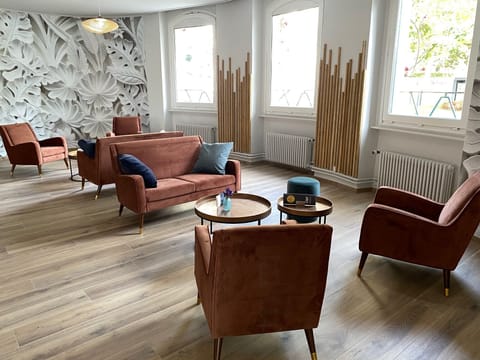 Breakfast, lunch, dinner served; beach views