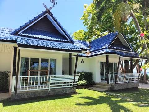 Deluxe Beach Front Bungalow | In-room safe, desk, free WiFi, bed sheets