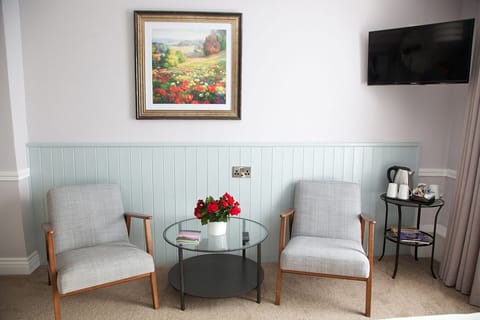 Family Room | Room amenity