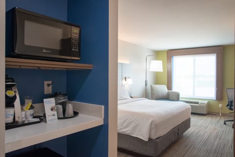 Suite, 1 King Bed | In-room safe, desk, iron/ironing board, free WiFi