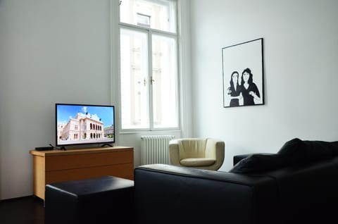 Apartment, 3 Bedrooms | Living room | Flat-screen TV, fireplace