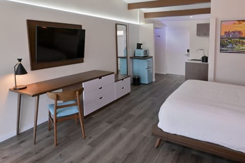 Premium Room, 1 King Bed, Balcony/Patio Pool View | Premium bedding, down comforters, pillowtop beds, desk