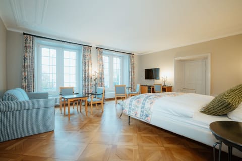 Superior Suite | In-room safe, desk, blackout drapes, soundproofing