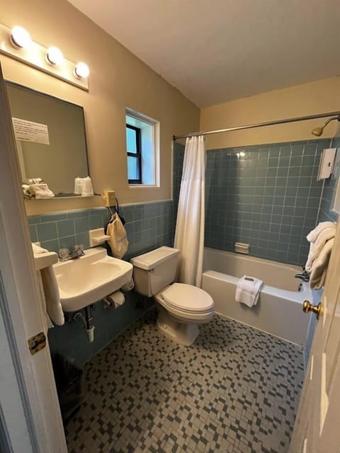 Room, 2 Queen Beds, Mountain View | Bathroom | Hair dryer, towels