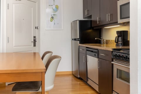 Full-size fridge, microwave, stovetop, dishwasher