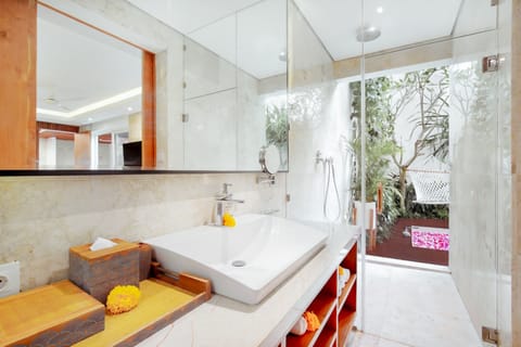 Two Bedroom Villa with Private Pool | Bathroom | Bathtub, free toiletries, hair dryer, bathrobes