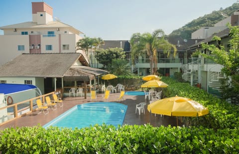 Indoor pool, sun loungers