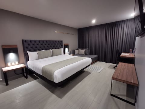 Superior Room, 1 King Bed | In-room safe, desk, blackout drapes, soundproofing