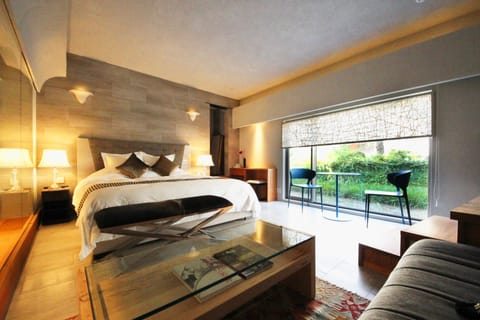 Riverside Grand Deluxe (1F) | 3 bedrooms, in-room safe, individually decorated, individually furnished