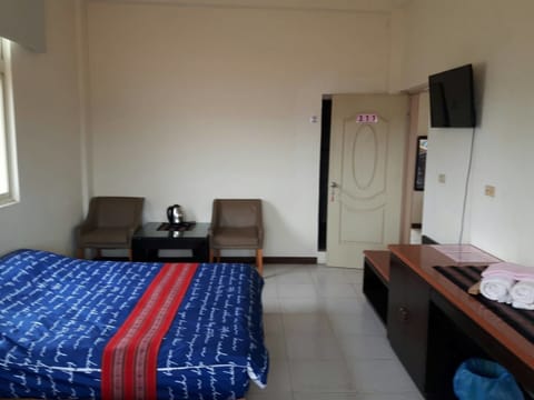 Family Room, 2 Double Beds | Desk, blackout drapes, free WiFi, bed sheets