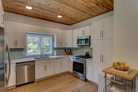 Large Kitchen with all Samsung appliances