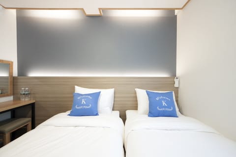 Standard Twin Room | In-room safe, desk, soundproofing, free WiFi