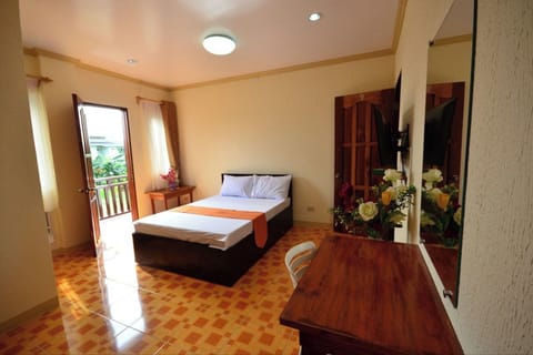 Standard Double Room | In-room safe, desk, iron/ironing board, rollaway beds