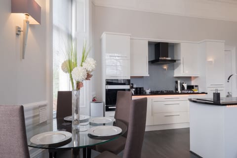 "Platinum" Luxury Apartment Double Bed with Double Walk-in Shower | Private kitchen | Full-size fridge, microwave, oven, stovetop